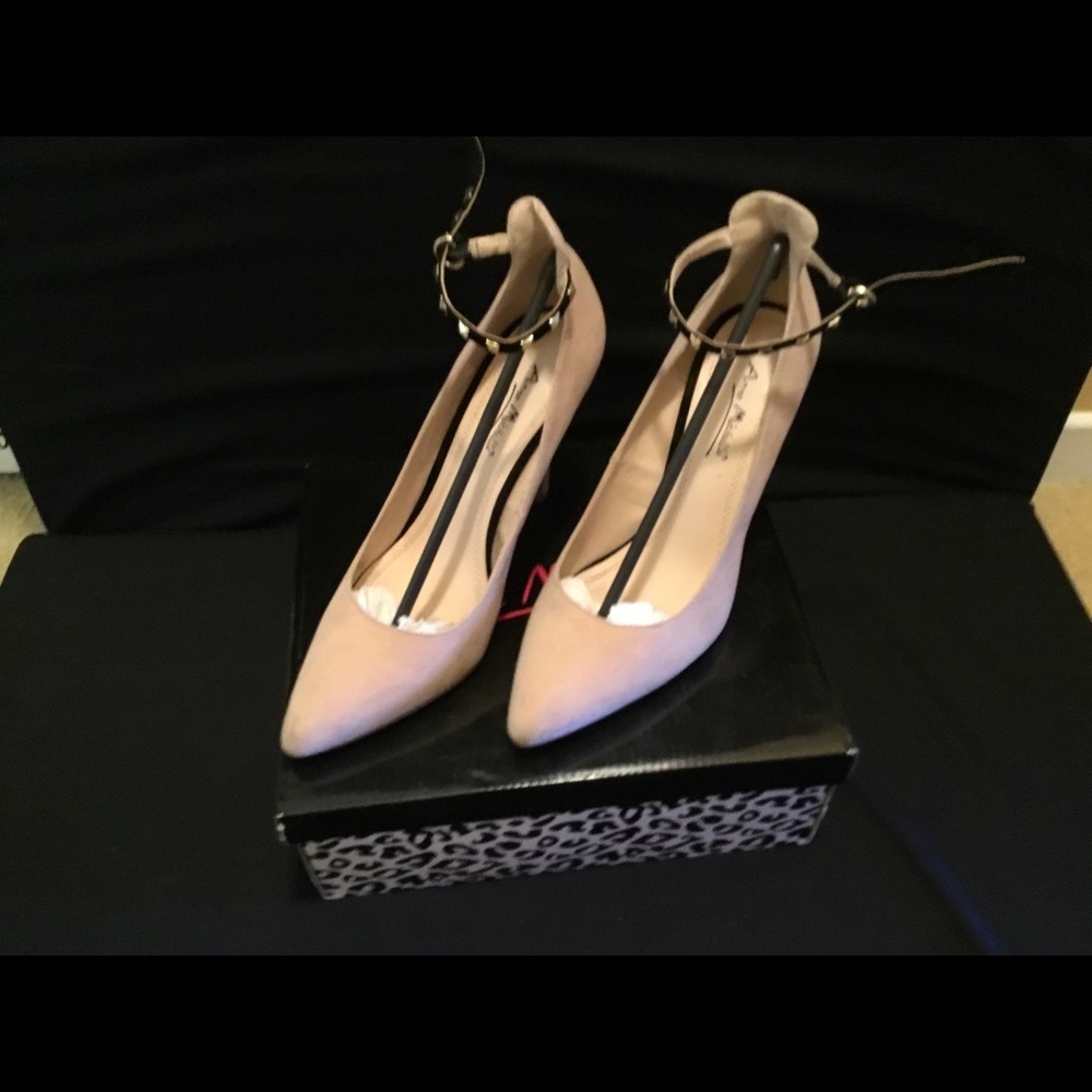 Anne Michelle Momentum pumps